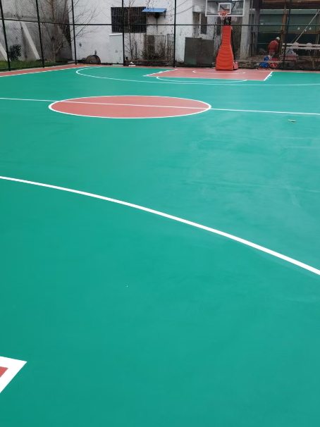 高唐 球场长期使用易出现地面开裂